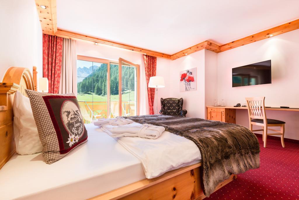 Chasa Castello Relax & Spa Samnaun Szoba fotó