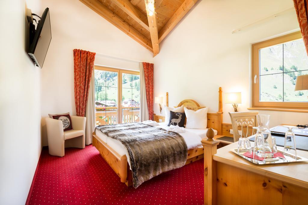 Chasa Castello Relax & Spa Samnaun Szoba fotó